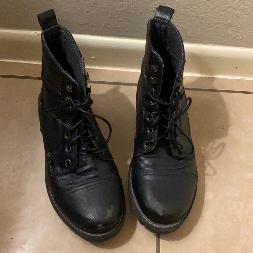 Combat boots, lightly worn black
